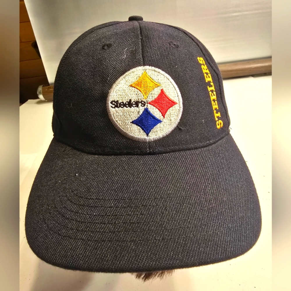 OFFICIAL NFL PITTSBURG STEELERS EMBORDERED LETTERING BLACK CAP SIZE ADJUSTABLE